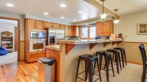 House, Multiple Beds (Conifer 9) | Private kitchen - Conifer 9 (Bend)