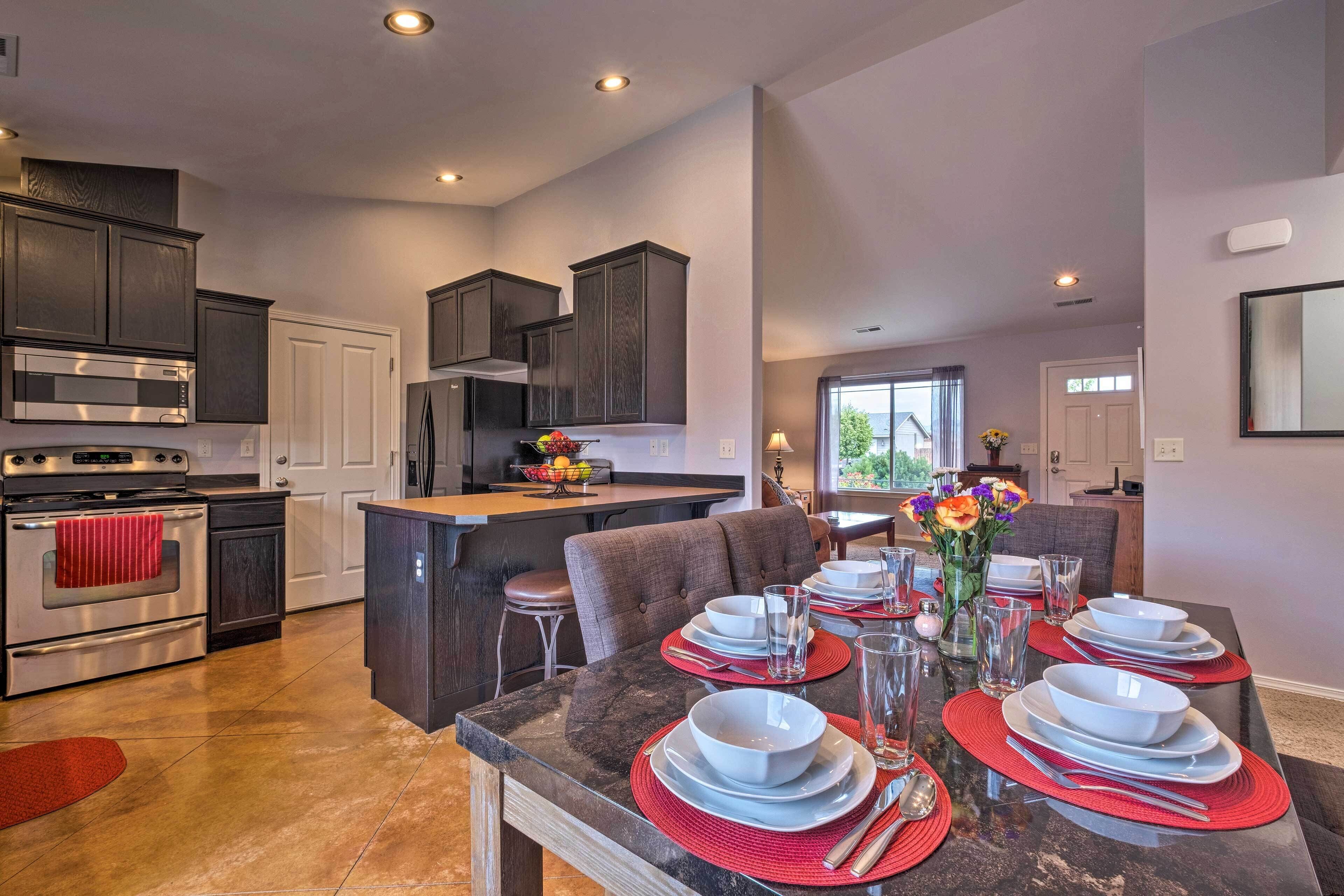 Fridge, microwave, stovetop, dishwasher