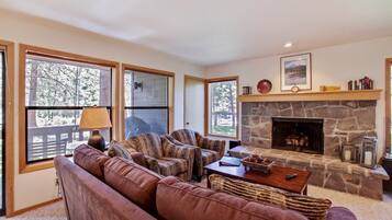 Condo, 1 King Bed (Ridge Condo 31) | Living room