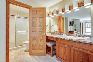 Apartment, 1 King-Bett (Ridge Condo 07) | Badezimmer