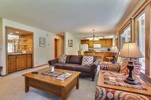 Condo, 1 King Bed (Ridge Condo 07) | Living room - Ridge Condo 07 (Bend)