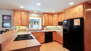 House, Multiple Beds (Deer - 19) | Private kitchen - Deer - 19 (Bend)