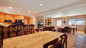 House, Multiple Beds (Deer - 19) | Private kitchen - Deer - 19 (Bend)