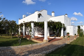 Villa, 5 Bedrooms, Fireplace | Property grounds