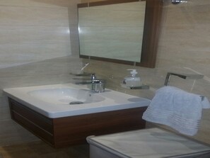 Condo, 1 Bedroom, Accessible, Patio | Bathroom