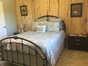 1 bedroom, WiFi, bed sheets - Twisted Cedars Ranch: Rest, Restore, Relax in mountain style. (Mancos)