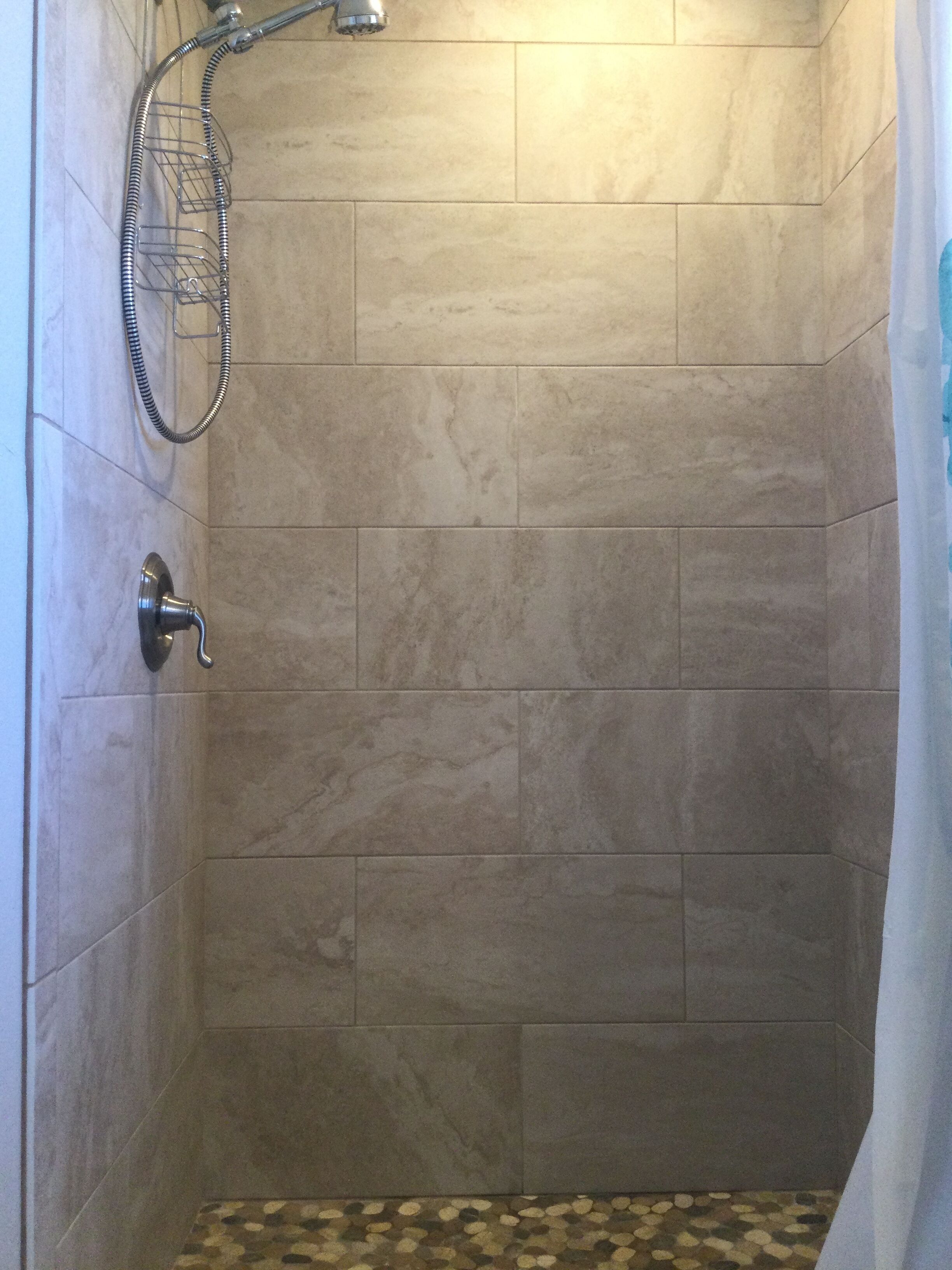 Dusche, Haartrockner, Handtücher, Toilettenpapier
