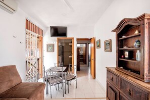 Apartment, 2 Bedrooms, Smoking, Private Pool | Interior
