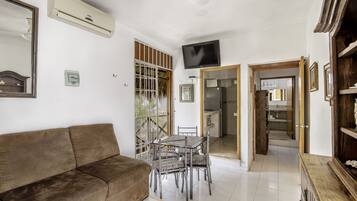 Apartment, 2 Bedrooms, Smoking, Private Pool | Dining