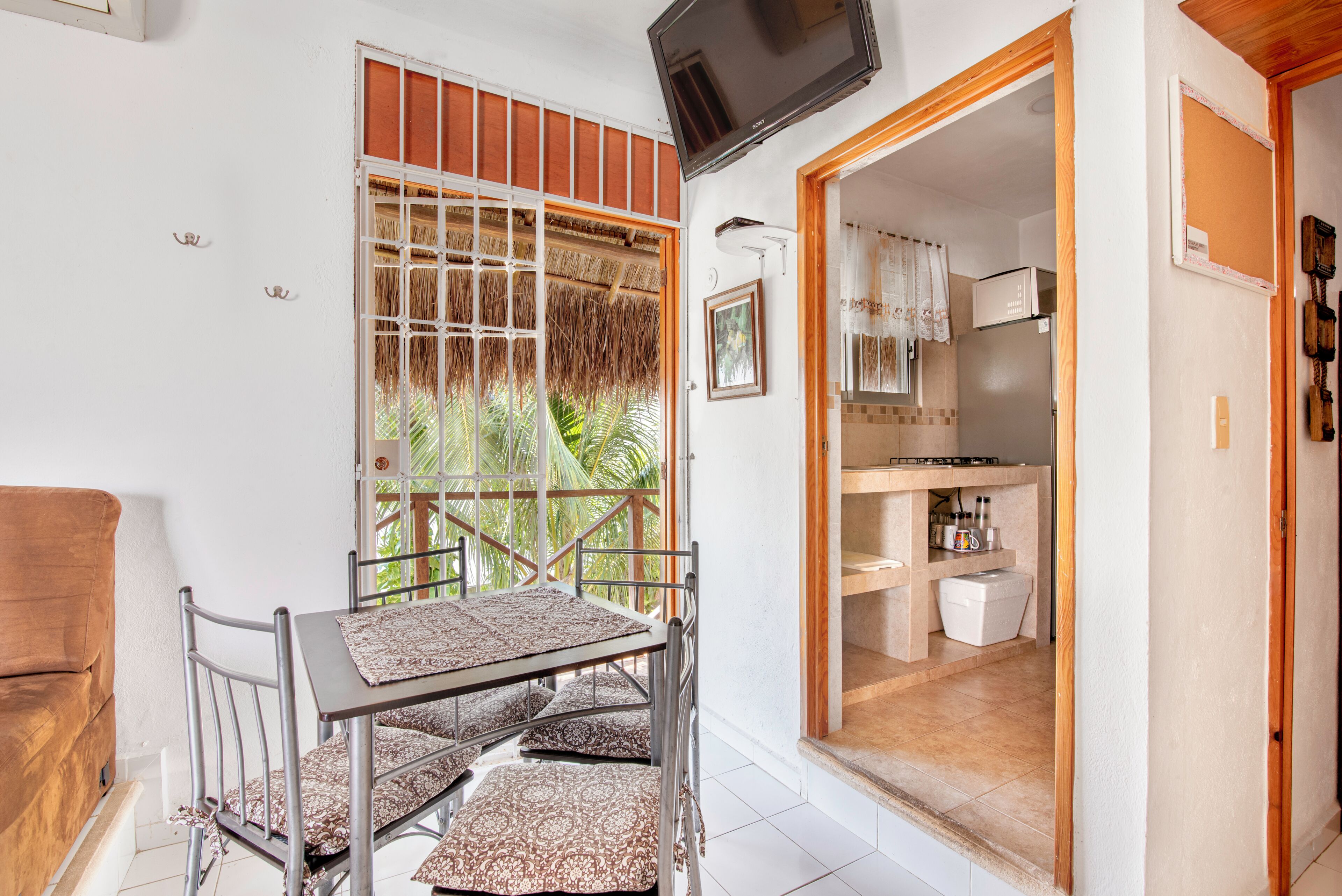 Departamento, 2 habitaciones, para fumadores, alberca privada | Restaurantes