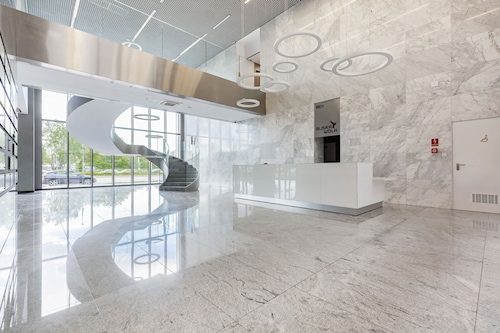 Modern Studio in Business Center | Balcony | Air Conditioning