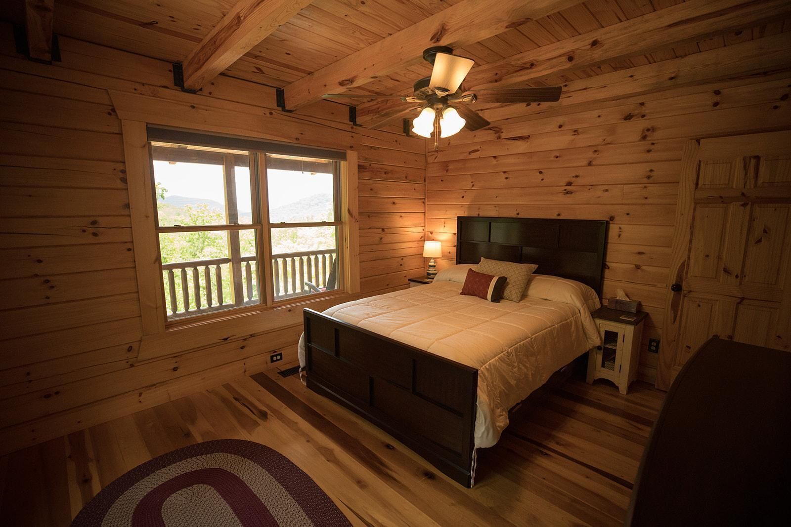 2 間睡房、床單