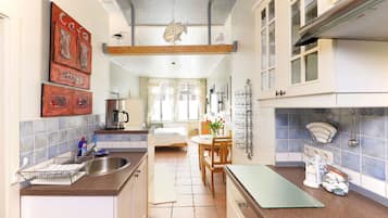 Fridge, microwave, stovetop, coffee/tea maker