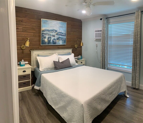 1 bedroom, iron/ironing board, travel cot, free WiFi - Serenity Retreat, Confidently Clean (Winter Haven)