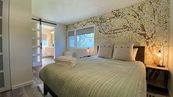 4 bedrooms, desk, iron/ironing board, travel crib