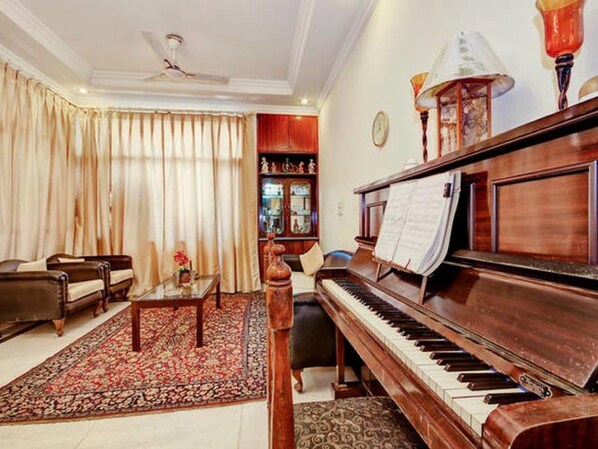 TV - Entire 2br Serviced Apartment From 2nd Dec 2019 (New Delhi)