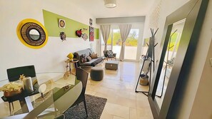 Apartment, 2 Bedrooms, Accessible, Smoking | Dining room