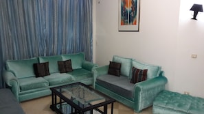 Apartment, 1 Bedroom, Smoking, Garden View | Living area