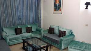 Apartment, 1 Bedroom, Smoking, Garden View | Living area