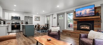 Private hot tub! Perfectly located close to the lake and between town and the ski hill