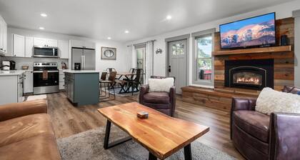 Private hot tub! Perfectly located close to the lake and between town and the ski hill