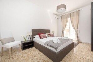 3 bedrooms, iron/ironing board, WiFi - Glowing apartment in Balduina (Roma)