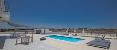 Villa, 6 camere da letto, piscina privata, vista giardino | Piscina | Piscina all'aperto