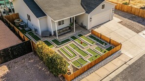 A residential property with a house, a covered patio, and a mini-golf course. - Private heated pool/hot tub, pickleball mini golf. 9 Bdrms. 4 bath. EV charger. (La Verkin)