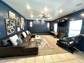 Smart TV, fireplace, video games, table football - Private heated pool/hot tub, pickleball mini golf. 9 bdrms. EV charger Sleeps 35 (La Verkin)