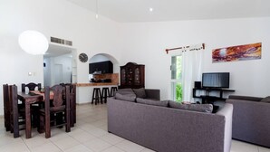 TV - Apartment Front Reef - Playacar (Playa del Carmen)