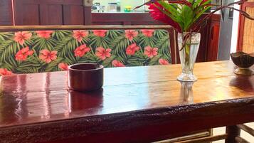 Apartment, 2 Bedrooms, Patio, Garden View | Dining