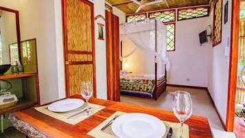 House, 2 Bedrooms, Patio, Garden View | Dining room