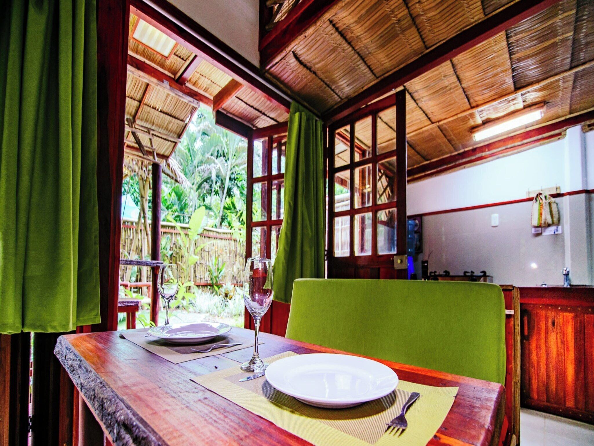 House, 2 Bedrooms, Patio, Garden View | Ruang makan