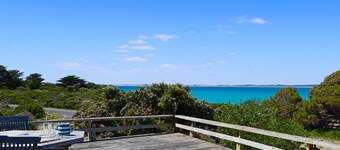 Kalimna - 360 degree ocean and marina views!