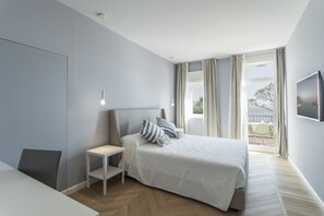 5 Schlafzimmer, Zimmersafe, Schreibtisch, Bügeleisen/Bügelbrett
