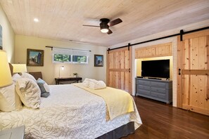 4 bedrooms, desk, iron/ironing board, travel cot