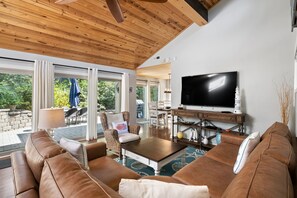 Smart TV, videojuegos, reproductor de DVD y libros 