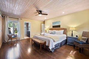 4 habitaciones, escritorio y tabla de planchar con plancha 