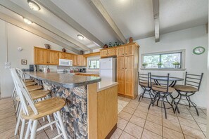 Fridge, microwave, stovetop, dishwasher - Ruidoso Home  w/ Private Wet Bar & Pool Table (Ruidoso)