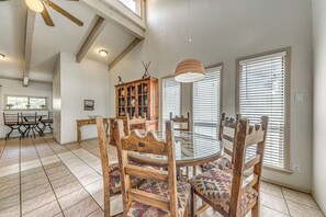 Dining - Ruidoso Home  w/ Private Wet Bar & Pool Table (Ruidoso)