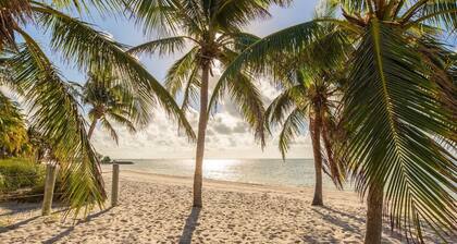 **SET SAIL @ COCONUT MALLORY** Condo + LAST KEY SERVICES…