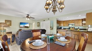 Dining - **SET SAIL @ COCONUT MALLORY** Condo + LAST KEY SERVICES… (Key West)