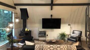 Télévision, cheminée