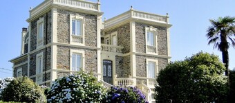 Indiana Colonial Style House Villa Auristela