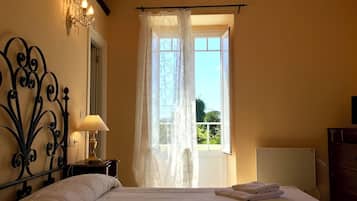 8 dormitorios, tabla de planchar con plancha, Internet y ropa de cama