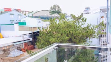 Family Room, Balcony | Teres/patio