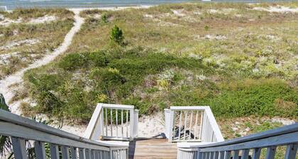 Beachfront, Quiet shoreline ~ Flamingo Dunes