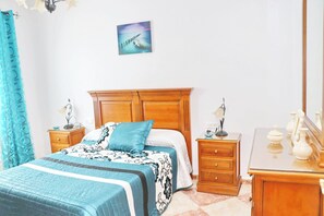 3 bedrooms, iron/ironing board, bed sheets