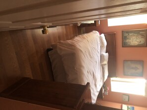 3 habitaciones, tabla de planchar con plancha, wifi y ropa de cama 