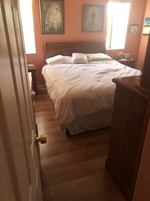 3 bedrooms, iron/ironing board, WiFi, bed sheets